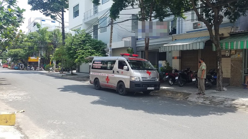 2 nguoi dan ong chet trong nha nghi o Sai Gon de lai thu tuyet menh