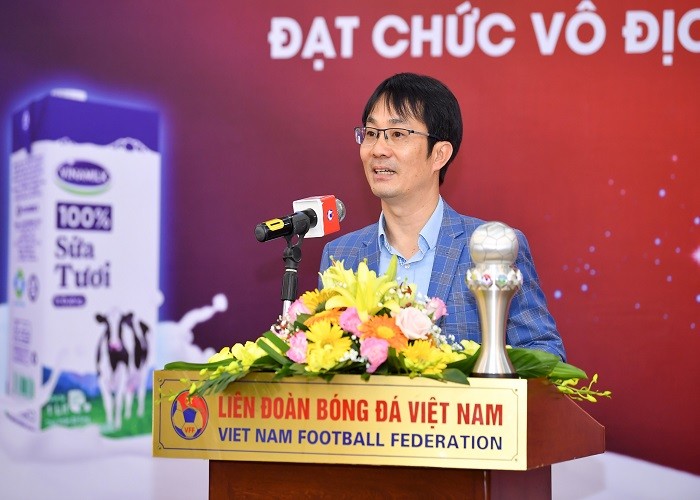 Vinamilk chuc mung DT bong da nu quoc gia vo dich Dong Nam A-Hinh-4