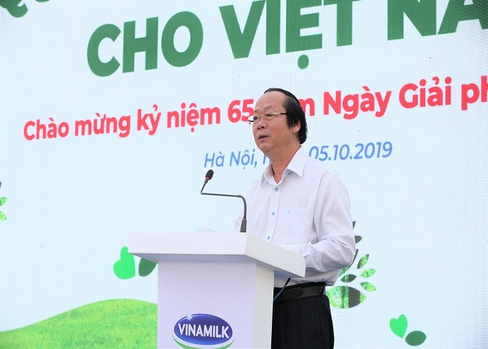 Quy sua vuon cao VN va 1 trieu cay xanh to chuc le trong cay, trao sua