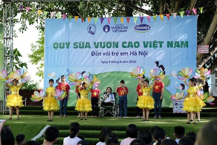 Vinamilk mang niem vui uong sua den voi tre em Ha Noi-Hinh-2