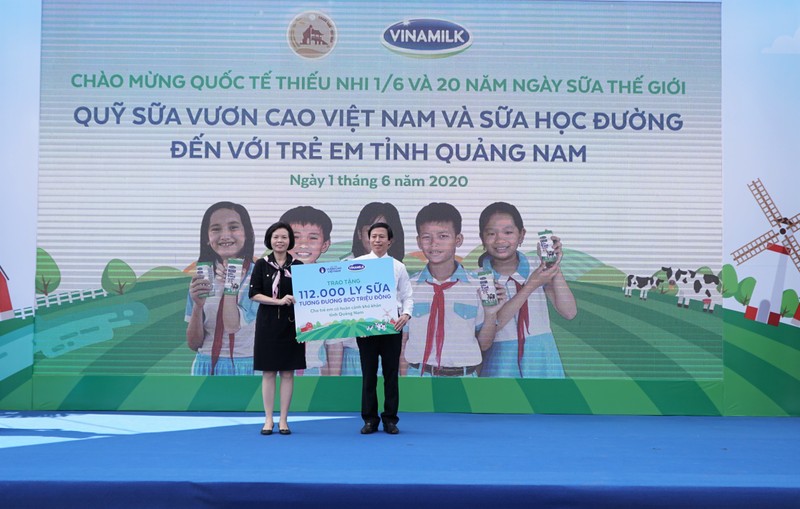 Vinamilk mang niem vui uong sua den voi tre em Ha Noi-Hinh-6