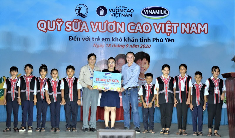 Quy sua vuon cao Viet Nam va Vinamilk chung tay cham soc tre em Phu Yen