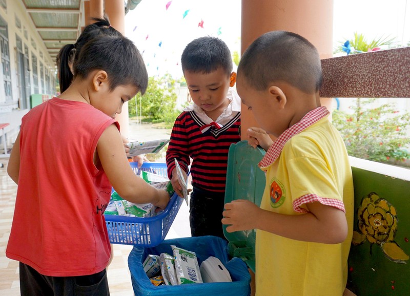 Nha truong thuc hien “5K” va tang cuong dinh duong cho hoc sinh trong mua dich-Hinh-3