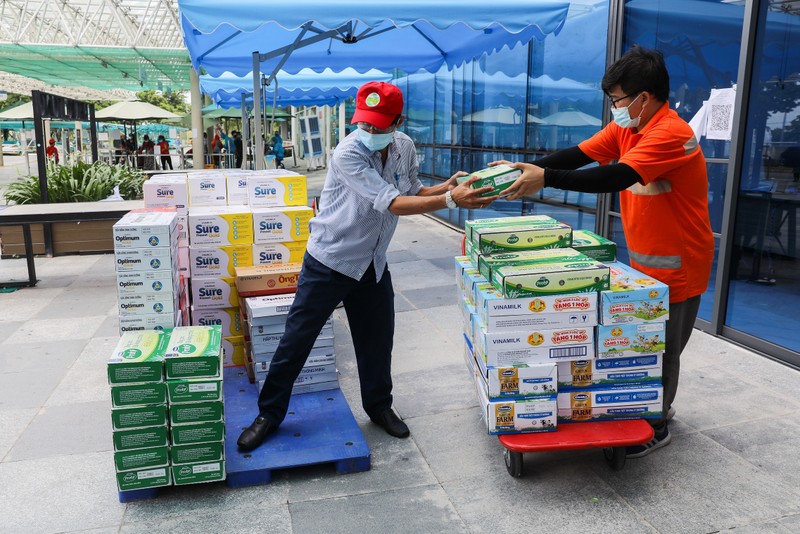 “Ban khoe manh, Viet Nam khoe manh“: Vinamilk trao tang mon qua dac biet-Hinh-9