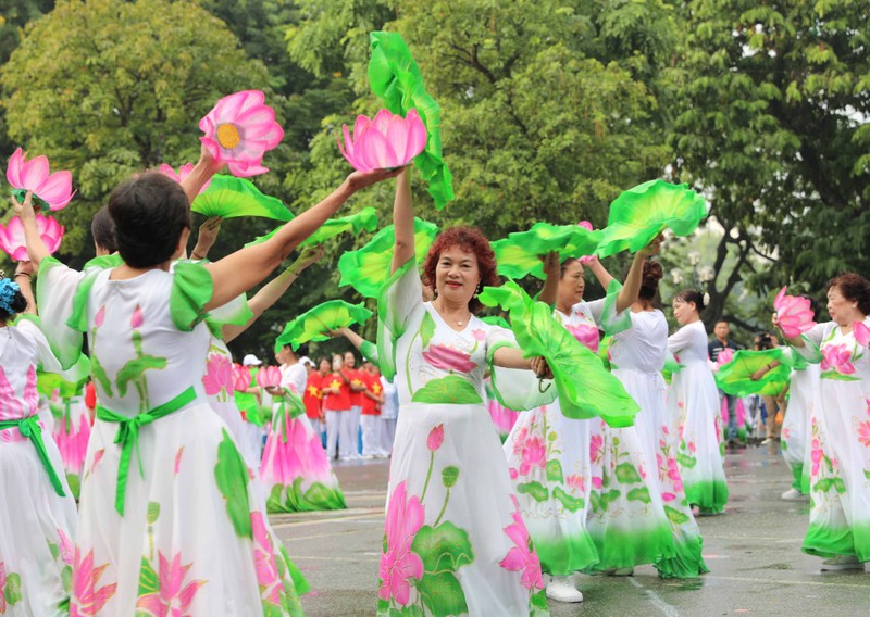 Vinamilk dong hanh cung hang ngan nguoi cao tuoi dong dien the duc duong sinh tai Ha Noi-Hinh-2