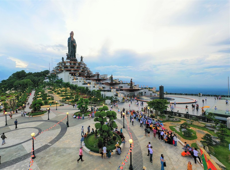 Du khach lan loi gan 2.000 km den Tay Ninh vi dieu gi?