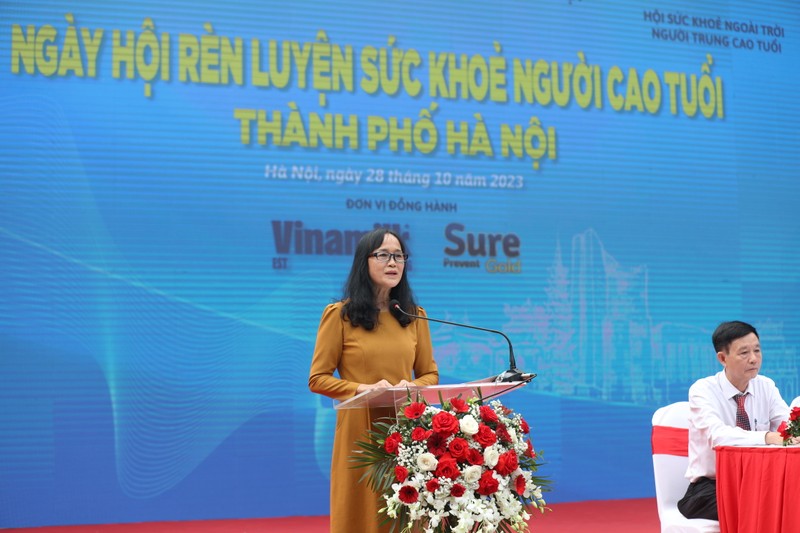 Man dong dien an truong cua hon 2.000 nguoi cao tuoi Ha Noi-Hinh-5