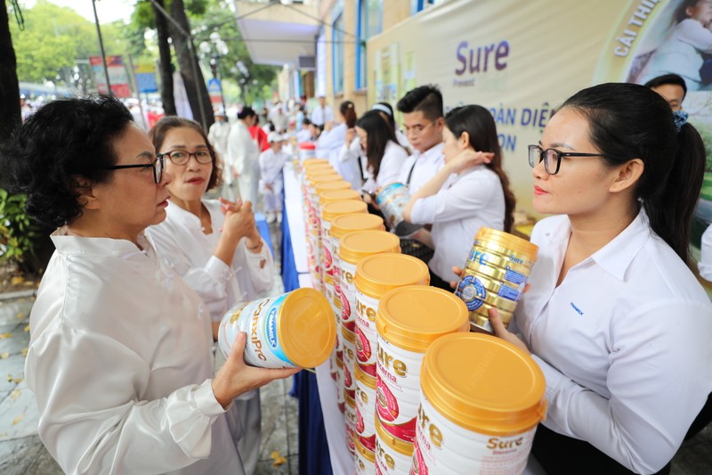 Man dong dien an truong cua hon 2.000 nguoi cao tuoi Ha Noi-Hinh-8