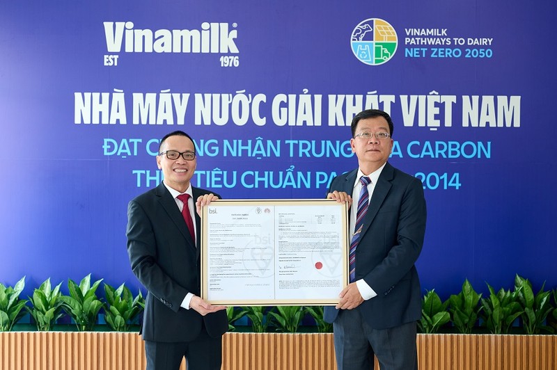 Cong bo them 1 nha may dat trung hoa Carbon, Vinamilk tien nhanh tren hanh trinh den Net Zero