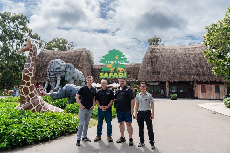 Doan nhiep anh gia dinh dam National Geographic “do bo” Vinpearl Safari Phu Quoc-Hinh-10