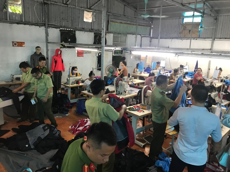 Tam giu hon 900 san pham thuong hieu The North Face bi lam nhai