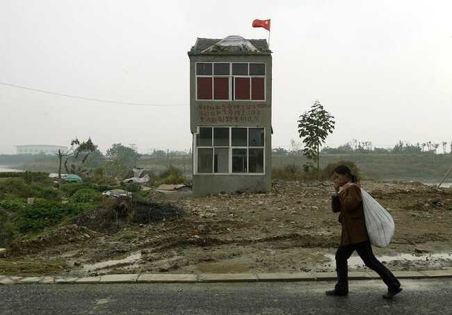 Ngao ngan voi nhung ngoi nha 'vo duyen' giua duong-Hinh-12