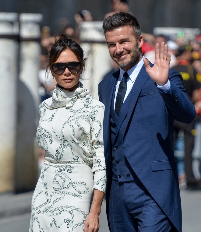 Lang mot 2019: Victoria Beckham nguy co pha san, Victoria's Secret roi vao toi tam-Hinh-2