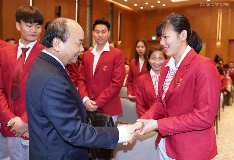 Thu tuong: ‘Dung de cac VDV sau khi giai nghe phai di ban banh mi’-Hinh-2