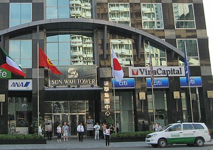 VinaCapital danh gia cao co phieu ngan hang, ban le va cong nghe trong nam 2020-Hinh-2