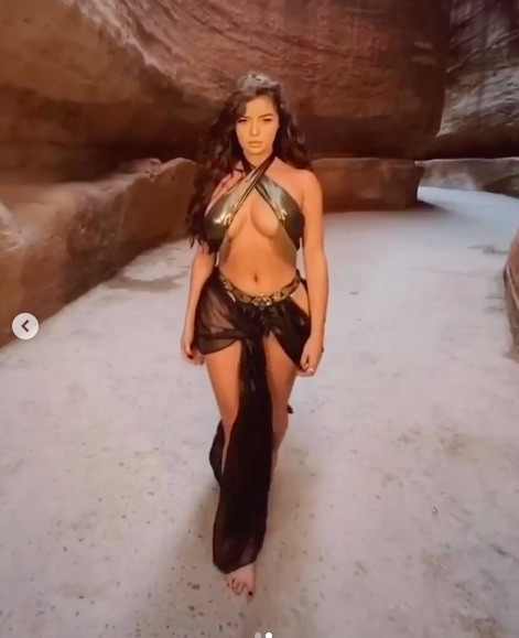 Demi Rose khoe dang sexy khi mac bikini be xiu-Hinh-13