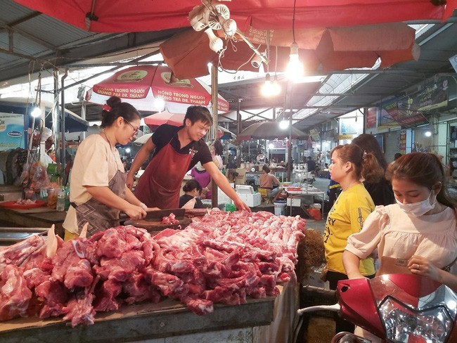 Dat 93.000 dong/kg, Ninh Binh va Thai Binh la hai tinh co gia heo hoi cao nhat trong khu vuc.