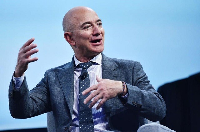 So huu hon 200 ty USD, Jeff Bezos ra quyet dinh trong cuoc song va su nghiep nhu the nao?