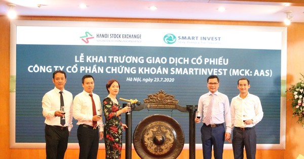 Vua len UPCoM da lao doc, Chung khoan Smart Invest lai tham vong len HNX