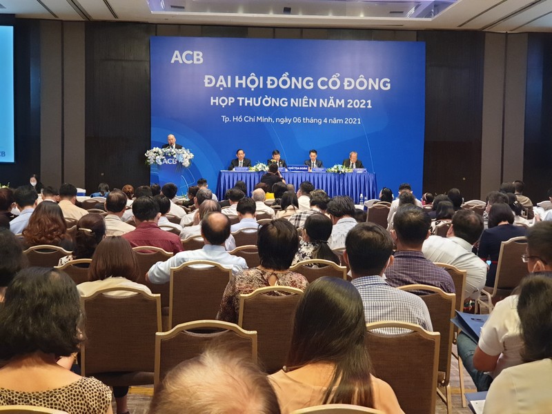 Co dong ACB thong qua ke hoach lai  8.482 ty, se bom them von vao ACBS