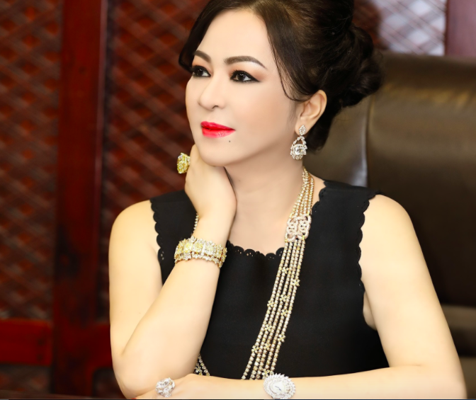 Ba Phuong Hang va cuoc dai nao chan dong gioi showbiz