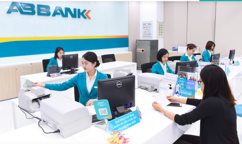 Tien gui khach hang giam va no xau tang, ABBank van lai rong 326 ty quy 3