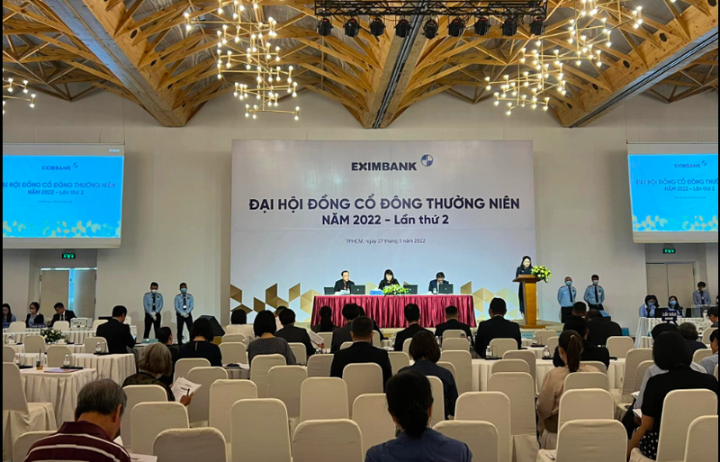 Co dong Eximbank van bac bao cao ban co phan Sacombank, Chu tich noi ve nhom loi ich chi phoi