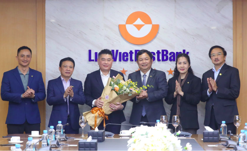 LienVietPostBank: Bau Thuy duoc bau giu chuc Chu tich, 11 thang lai hon 5.500 ty