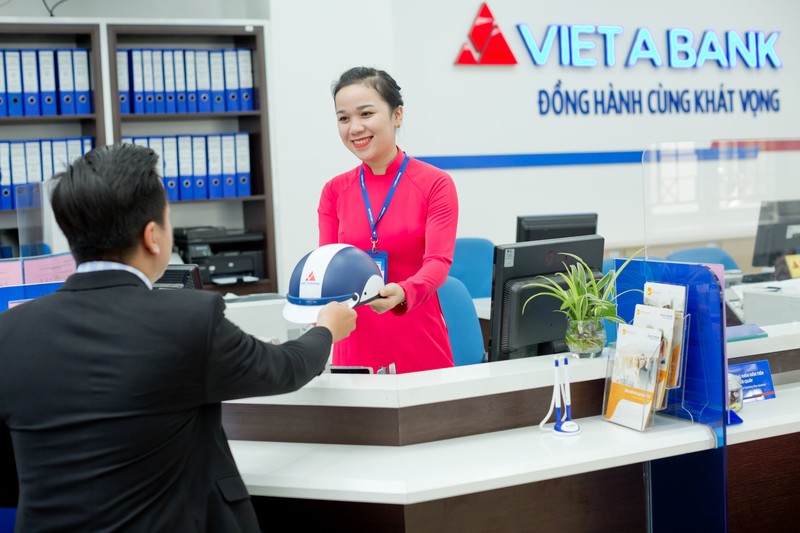 Viet A Bank bao lai 6 thang giam 15%, no nghi ngo tang gap 24 lan