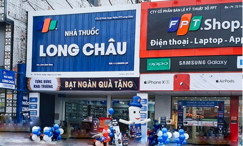 Chung khoan ngay 30/8: Trai chieu khuyen nghi FRT, OCB va PTB