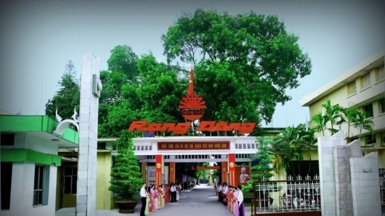 Lai lon hang tram ty moi nam, Bong den Rang Dong manh tay chi co tuc