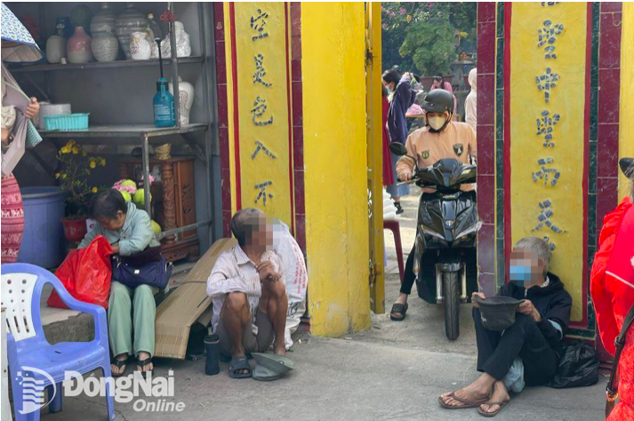 Dong Nai: Tinh trang an xin xuat hien tai cac dia diem du lich mung 1 Tet-Hinh-3