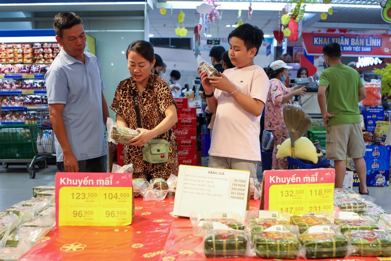 Sieu thi dong 'na tho', khach di nhieu lan chua mua du hang Tet-Hinh-3