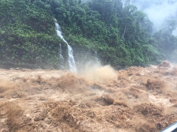 Bi an ho nuoc nghin met bong dung bien mat trong vai ngay-Hinh-12