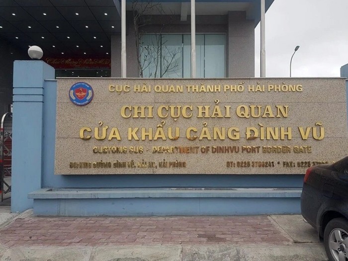 Vi sao mot can bo hai quan o Hai Phong bi khoi to?