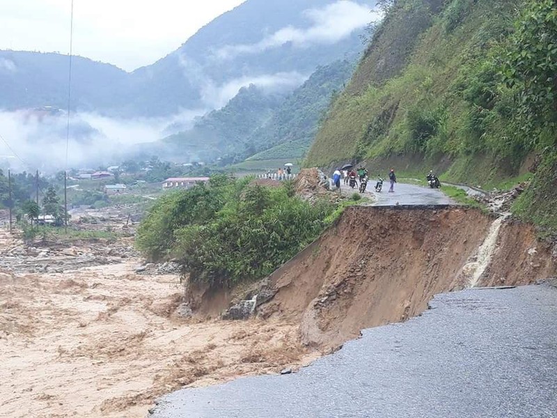 Canh lu quet kinh hoang o Lai Chau, 3 nguoi mat tich, doan duong bien mat trong nhay mat-Hinh-8