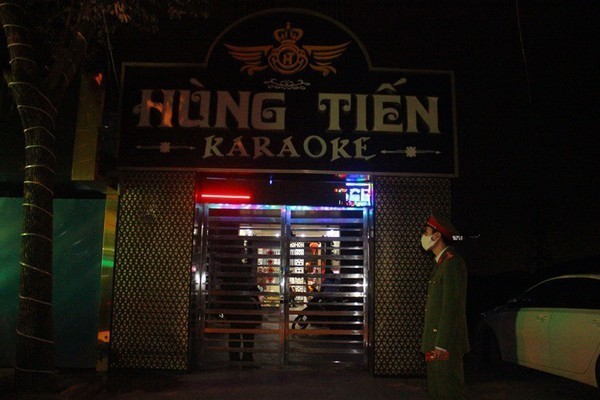 Cach ly xa hoi vi COVID-19: Quan karaoke, bar van 'ngoai dong cua, trong ruou bia ma tuy'-Hinh-18