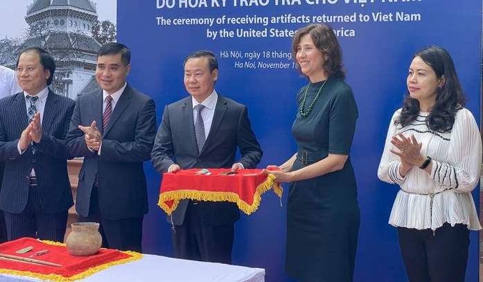 Kham pha 10 co vat vo gia vua tro ve Viet Nam-Hinh-7