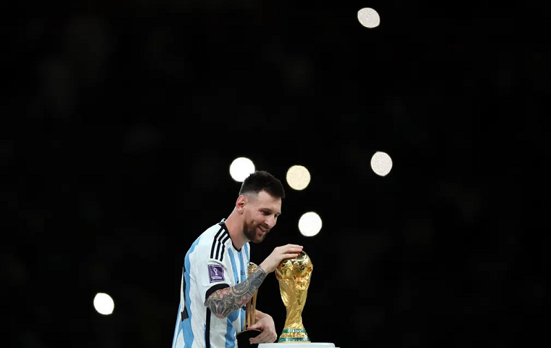 Messi mac ao choang mac khi nhan cup vang co y nghia gi?-Hinh-9