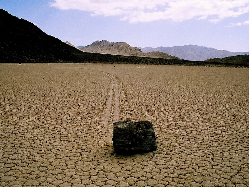 Bi an doc nhat vo nhi: Cac hon da tai Racetrack Playa... biet di-Hinh-2