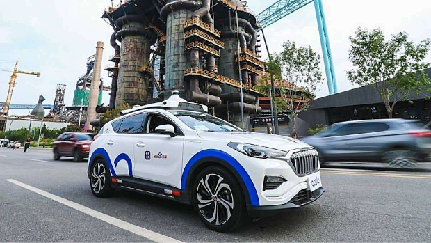 Du khach hoang hon khi trai nghiem robot taxi tai Trung Quoc-Hinh-8