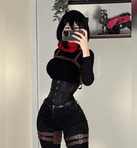 Phong cách cosplay táo bạo, nữ game thủ khiến người xem hớp hồn - Hình 2 Phong cach cosplay tao bao, nu game thu khien nguoi xem hop hon-Hinh-2