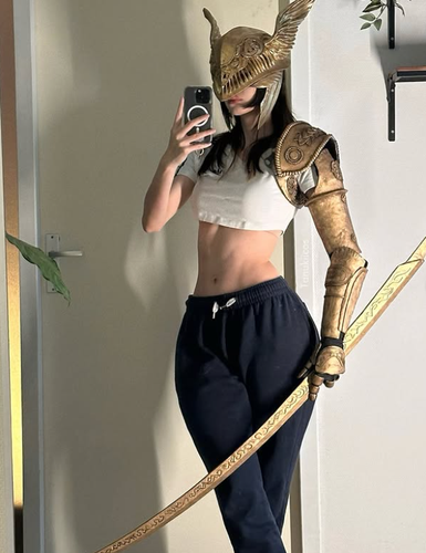 Phong cách cosplay táo bạo, nữ game thủ khiến người xem hớp hồn - Hình 3 Phong cach cosplay tao bao, nu game thu khien nguoi xem hop hon-Hinh-3