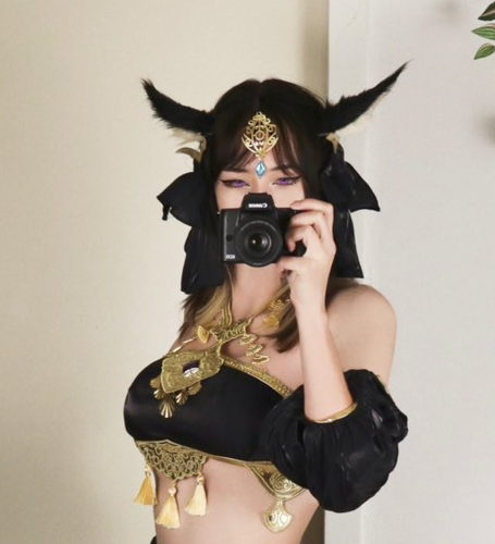 Phong cách cosplay táo bạo, nữ game thủ khiến người xem hớp hồn - Hình 4 Phong cach cosplay tao bao, nu game thu khien nguoi xem hop hon-Hinh-4