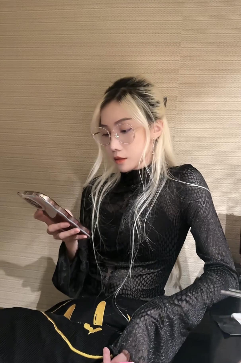 Muot mat hinh anh nu streamer Viet lan bien cuc dep-Hinh-2