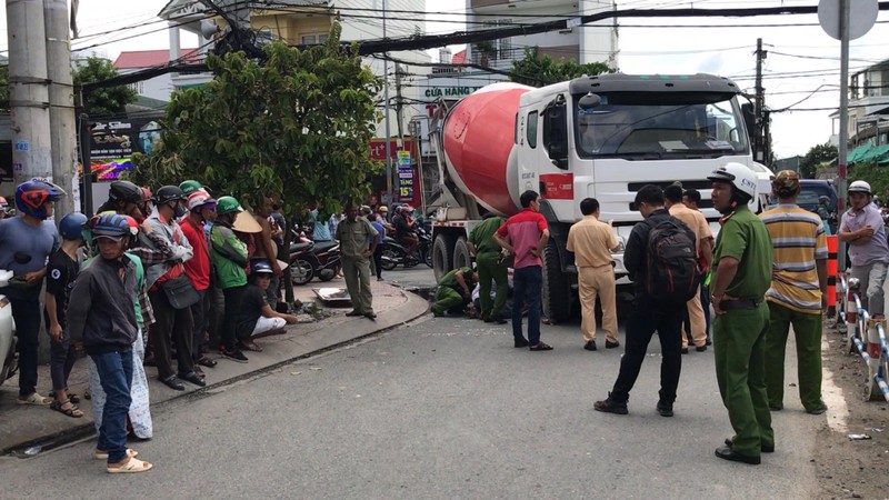 Xe tron be tong cuon nguoi phu nu vao gam, nhieu gio sau moi dua duoc ra ngoai-Hinh-2