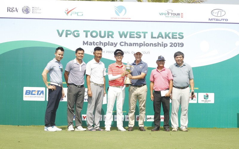 Varuth Nguyen lan dau dang quang giai chuyen nghiep VPGTour-Hinh-3