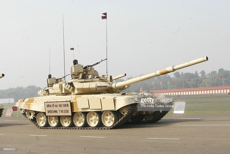 Viet Nam co tiep can duoc quyen tu san xuat xe tang T-90?-Hinh-7