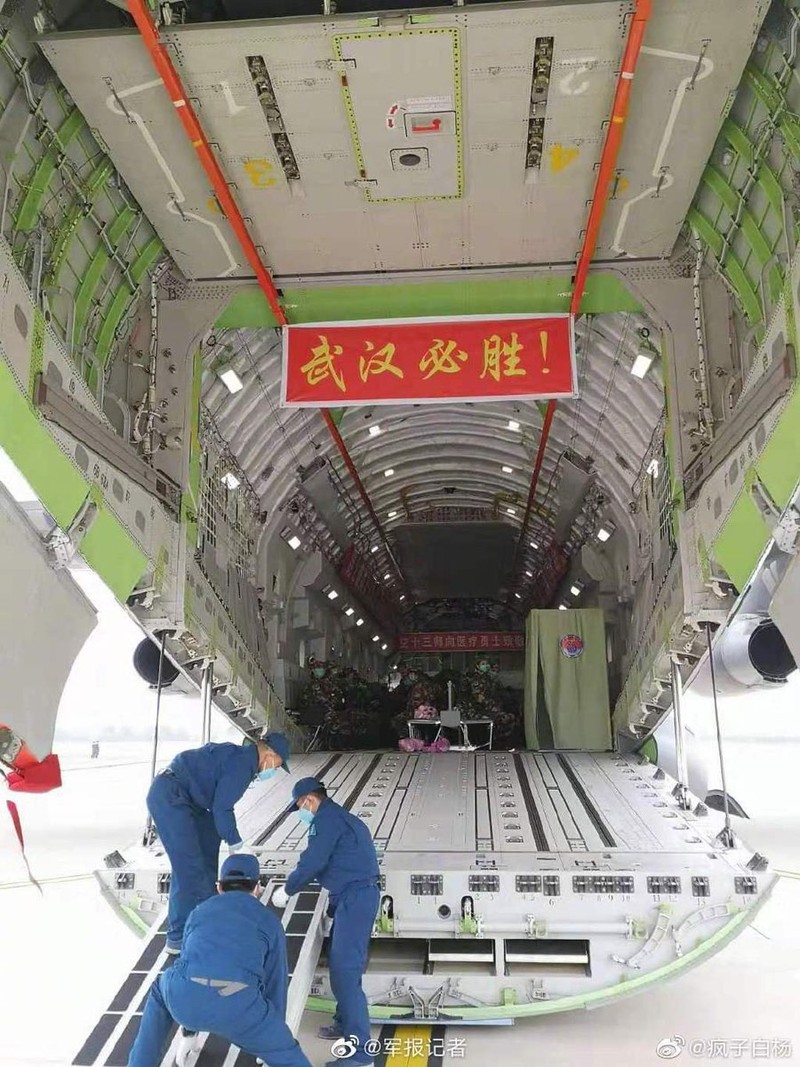 'Soi' vận tải cơ Y-20 Trung Quốc làm cầu hàng không tiếp tế Vũ Hán - Hình 4 'Soi' van tai co Y-20 Trung Quoc lam cau hang khong tiep te Vu Han-Hinh-4