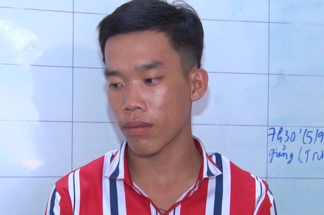 Nam thanh nien dua thieu nu duoi 16 tuoi vao nha nghi quan he